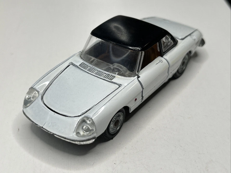 Mebetoys Alfa Romeo Duetto (Spider) White 1:43 Vintage 1967 Italian Diecast A-18 - Image 2 of 4