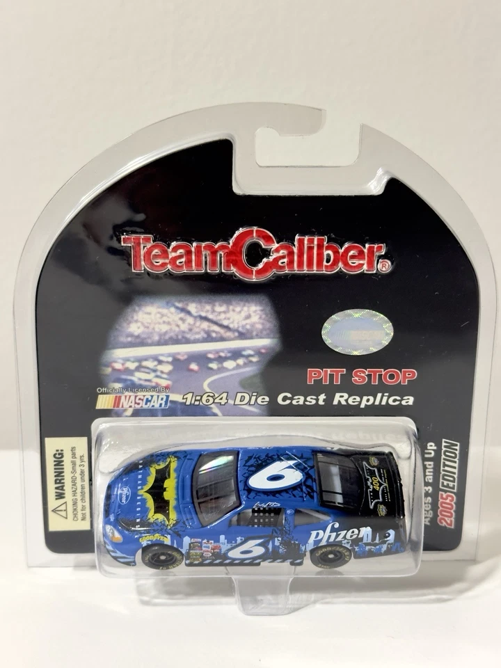 2005 Mark Martin #6 Pfizer/Batman Begins 1/64 Scale NASCAR Diecast Team Caliber - Image 2 of 3