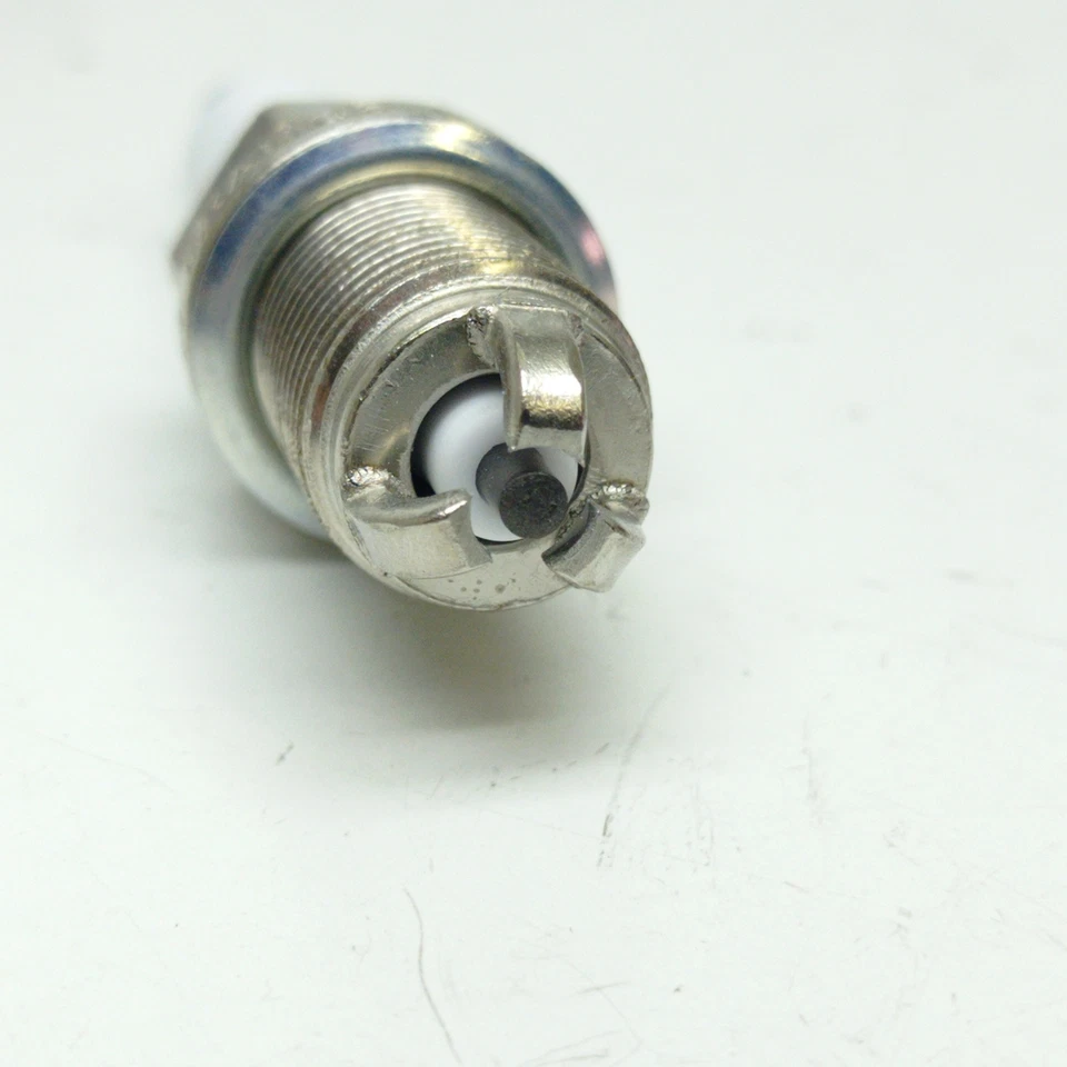 CANDELA ACCENSIONE 3 PUNTE AUDI A3 - A4 CHAMPION RC8VTYC4 Foto 4 de 4