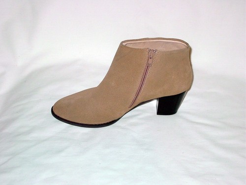 WOMENS UPSCALE VIONIC SUEDE ZIPPERED STUDDED ANKLE BOOTS SHOES SZ 7 1/2 BOOTIES - Picture 4 of 8