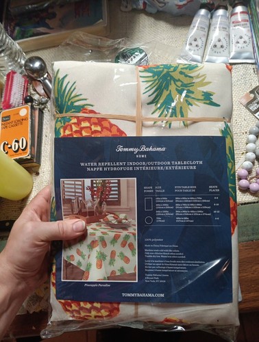 TOMMY BAHAMA PINEAPPLES FABRIC INDOOR/OUTDOOR TABLECLOTH 60"x 84" 6 NAP BNIP - Picture 3 of 6