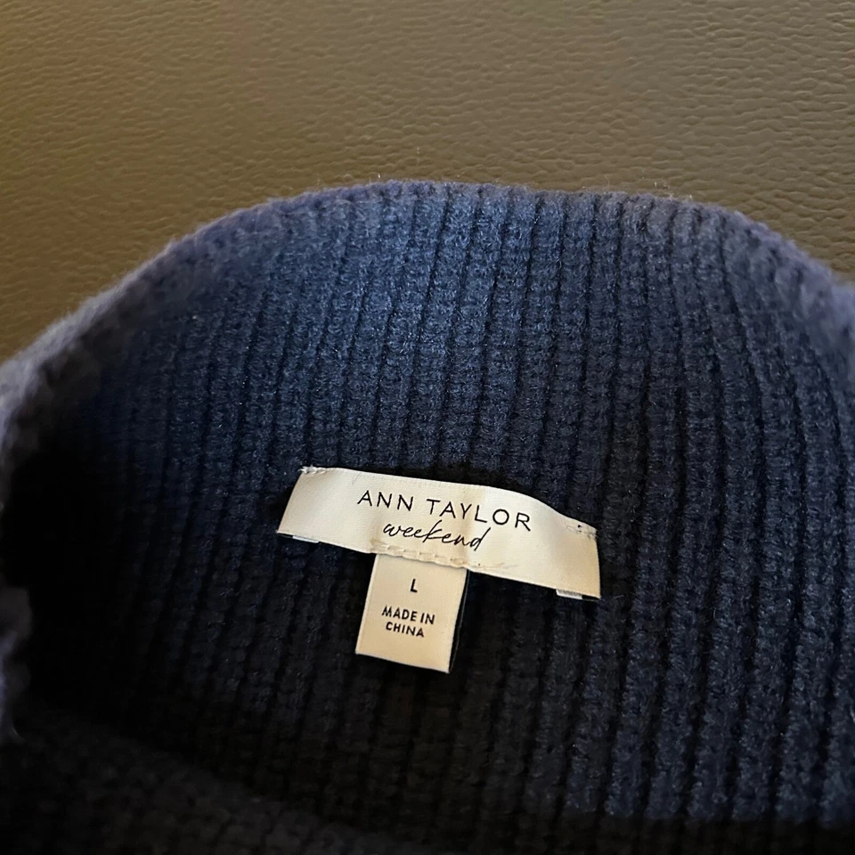 Camiseta sin mangas de punto acanalado sin mangas con cuello falso Ann Taylor Weekend azul para mujer grande Foto 2 de 4