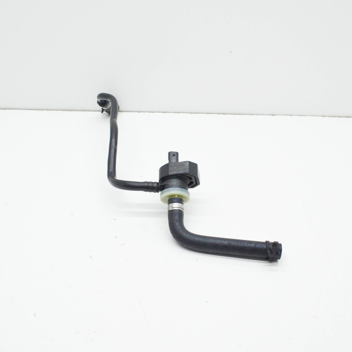 MERCEDES-BENZ C W205 Engine Breathing Vent Pipe Line A2740187201  