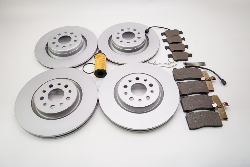 Maserati Ghibli Base brake pads rotors service kit FREE FILTER 800