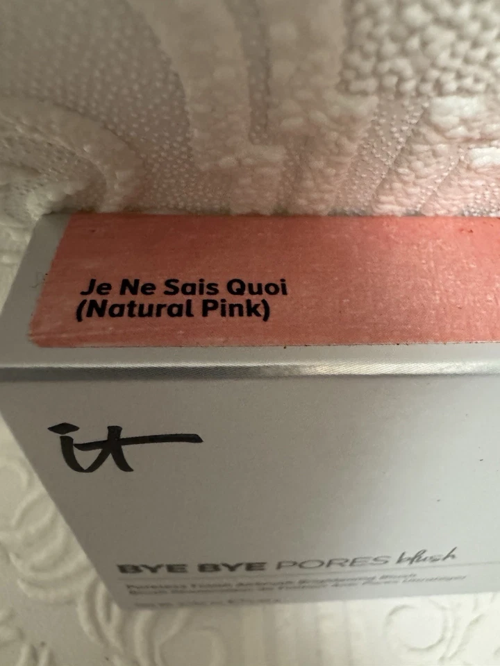 It Cosmetics Bye Bye Pores Blush Poreless Finish Love Natural Soft Pink NEW Box - Image 3 of 4