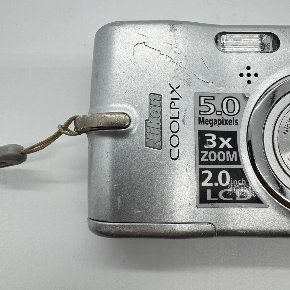 Nikon Coolpix L10 Digital Camera 5MP Point & Shoot Working But Poor Condition - Image 2 of 4
