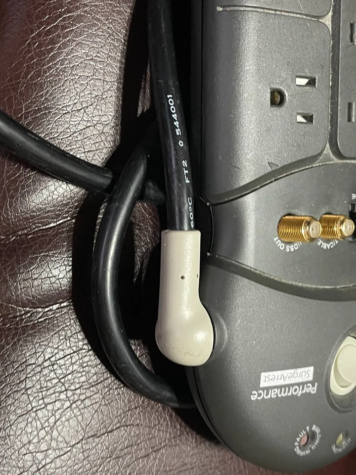 APC Performance Surgearrest 120v - 10FT Cord w/Splitter Coax - Image 4 of 4
