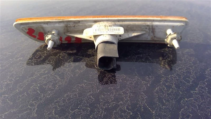 Used Side Marker Light Assembly fits: 2011 Ford Mustang Side Marker amber bumper Foto 3 de 4