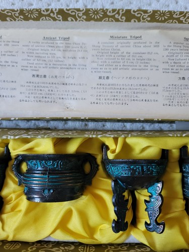 Vintage Set of 5 Chinese Bronze Small Ding Leiwen Tripods In Box - Picture 3 of 12