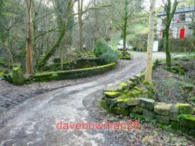 FOTOPAPIERMÜHLE BRÜCKE CRAGG VALE DIES FÜHRT ZUR PAPIERMÜHLE COTTAGE UND WEITER