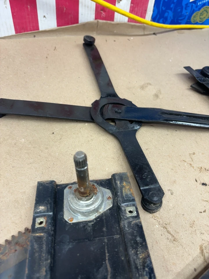 1981 1987 1991 CHEVROLET TRUCK C10 K10 Squarebody Manual Window Regulators OEM - Image 4 of 4