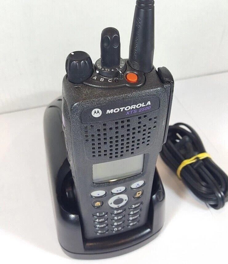 Motorola XTS2500 UHF 380-470 MHz FPP P25 AES-256 Encubierto Militar H46QDH9PW7BN Foto 2 de 4