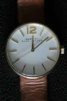 MARC JACOBS MBM1362 WATCH WHITE & GOLD TONE FACE LEATHER  display picture 1