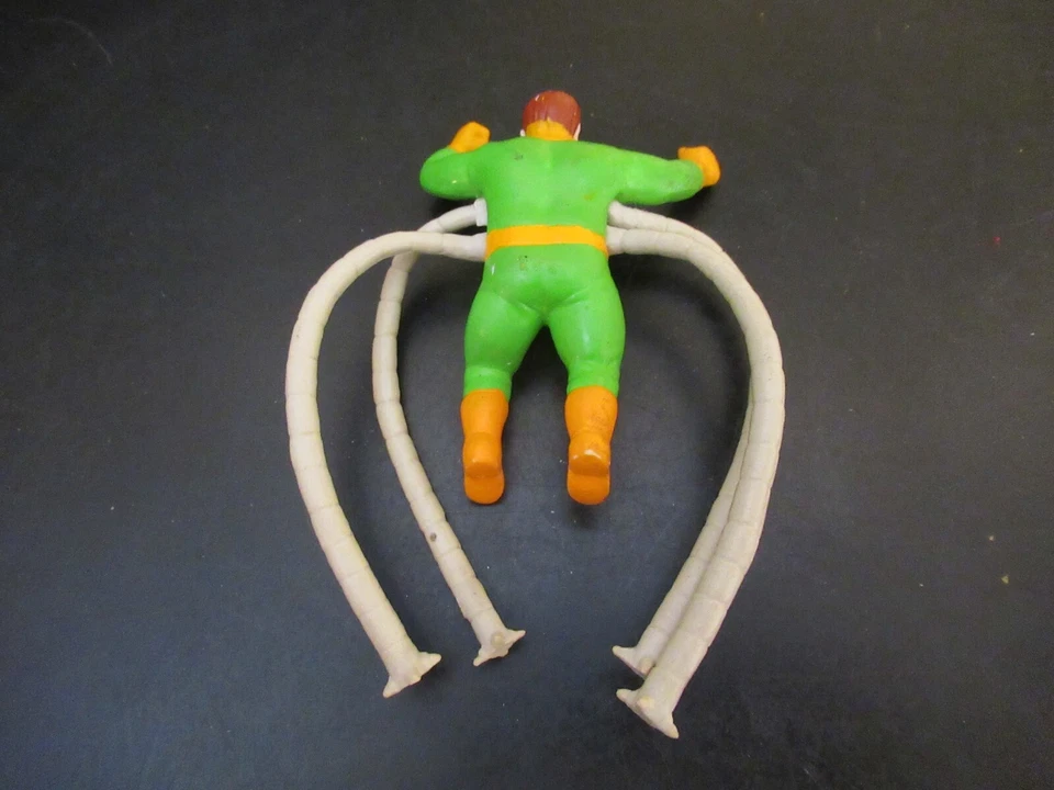 90s PVC 3.75” Mixed Marvel Action Figure Lot Vintage  - Image 3 of 4