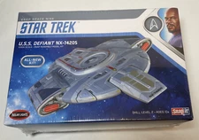 NEW Star Trek U.S.S. Defiant NX-74205 Ship Plastic 1/1000 scale Model Kit Snap