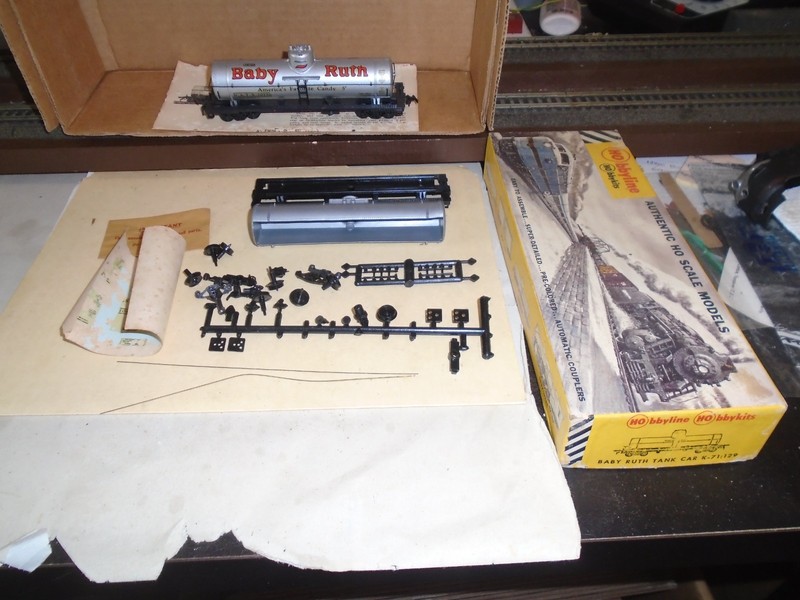 HOBBYLINE HOBBYKITS #K-71 40' SINGLE DOME TANK CAR - BABY RUTH (BUILT & KIT) HO