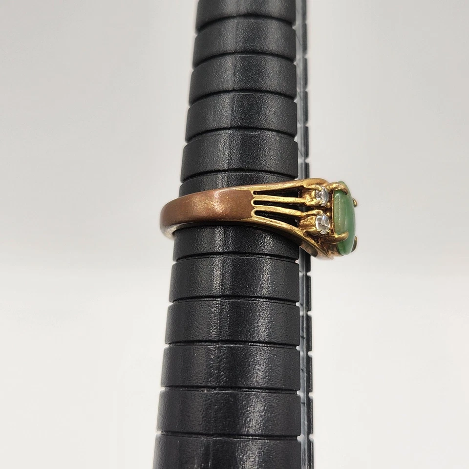 Anillo de cóctel de piedra verde ovalado tono dorado sin marca talla 6 detalles de cristal para mujer Foto 2 de 4