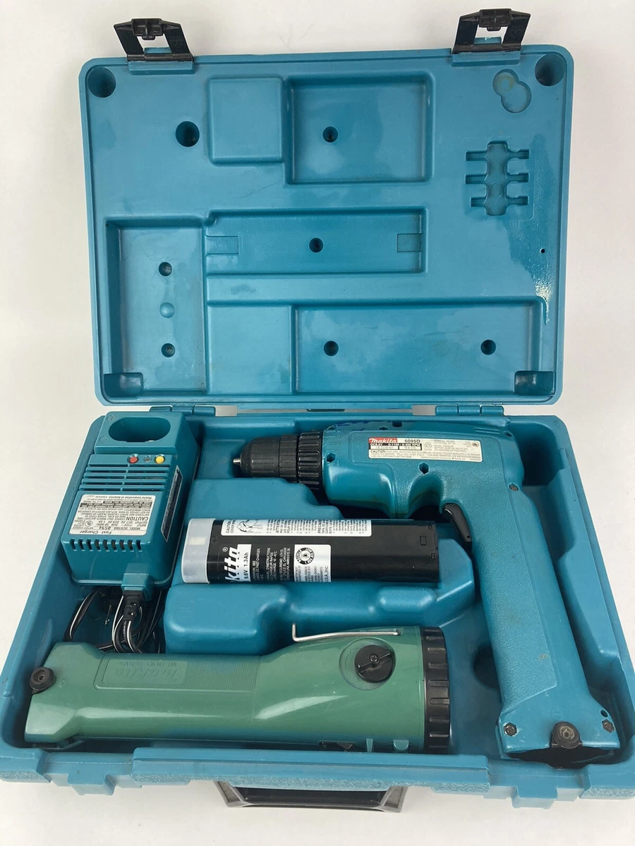 Makita drill cheap and flashlight set