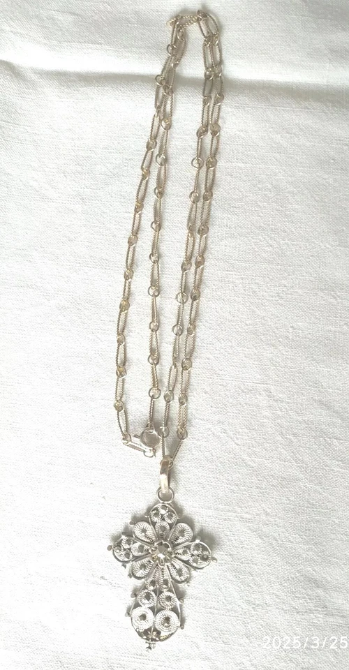 LUNGA COLLANA VINTAGE E CROCE IN FILIGRANA NO PUNZONI ARGENTO METALLO - Immagine 3 di 4