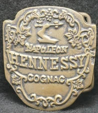 XA19104 VINTAGE 1970s **NAPOLEON HENNESSY COGNAC** BOOZE SOLID BRASS BELT BUCKLE