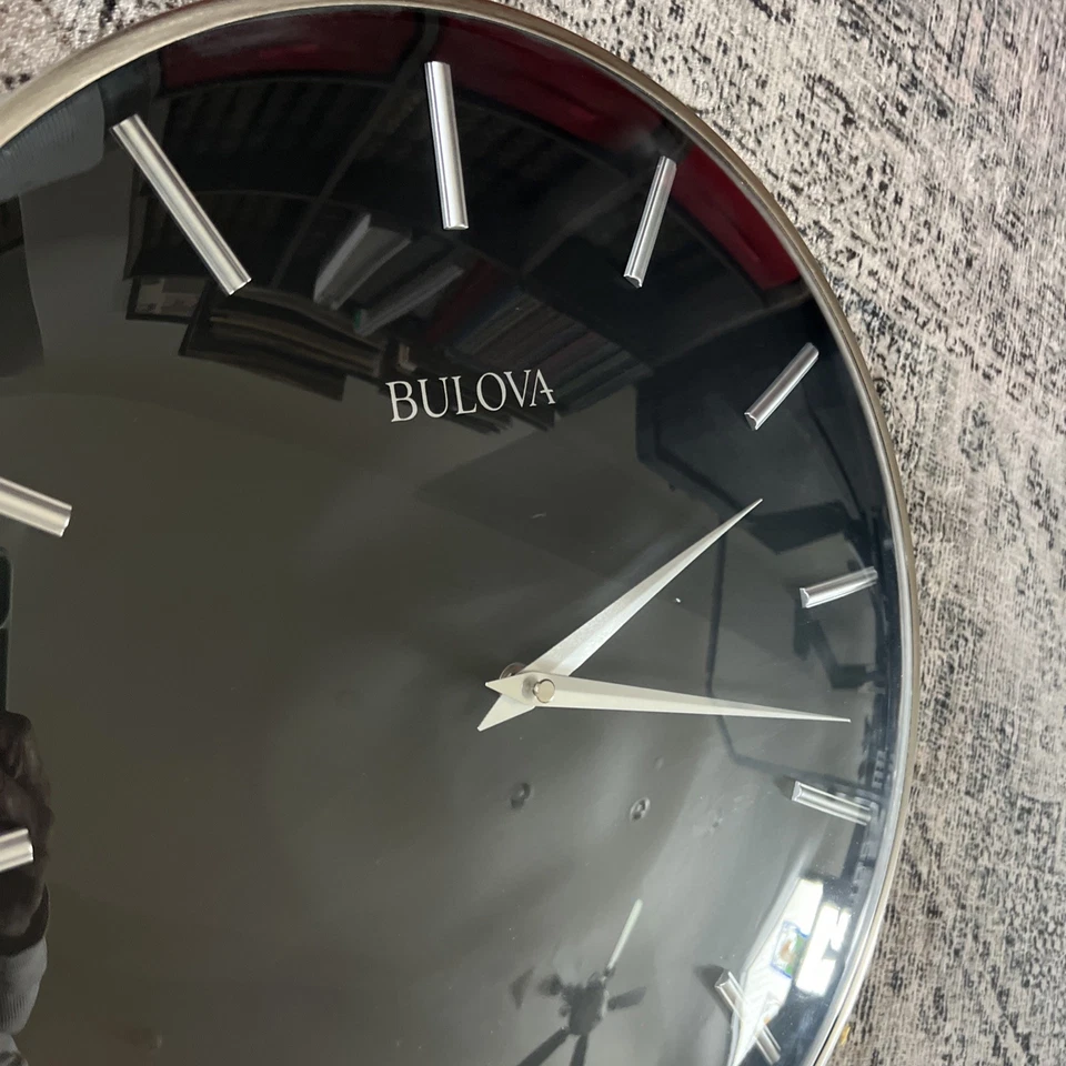 Bulova - Reloj de Pared Metro, Acabado Peltre Satinado 16" Cristal Lenz Foto 2 de 4