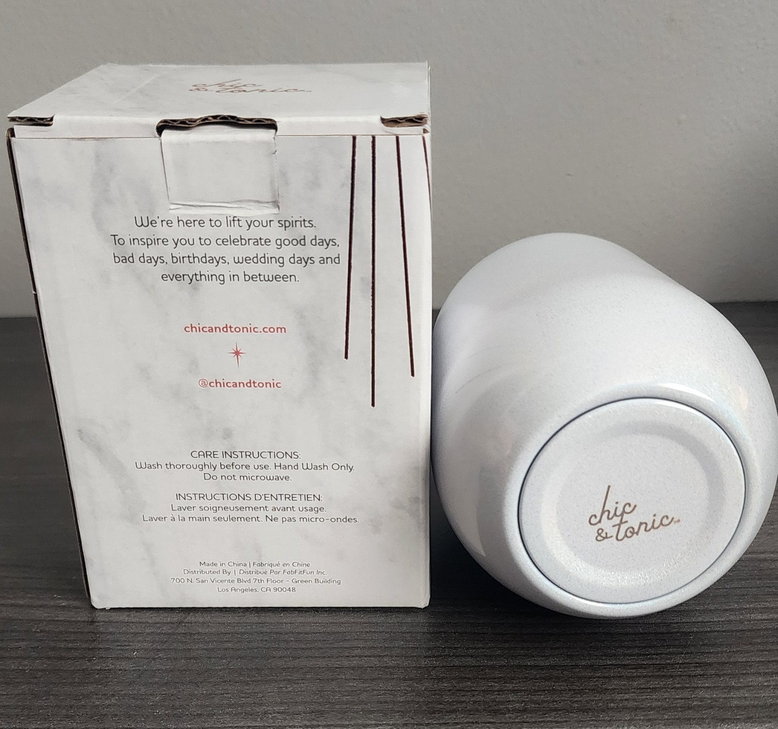 New In Box Chic & Tonic  White Shimmer Glittery Iridescent Wine Tumbler With Lid