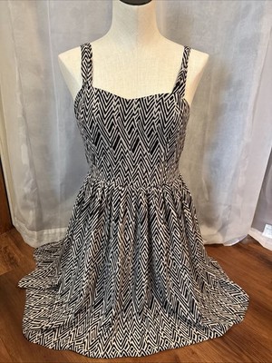 Forever 21 Woman s Lined Sleeveless Black Semi sheer Overlay  Dressy Sun Dress M