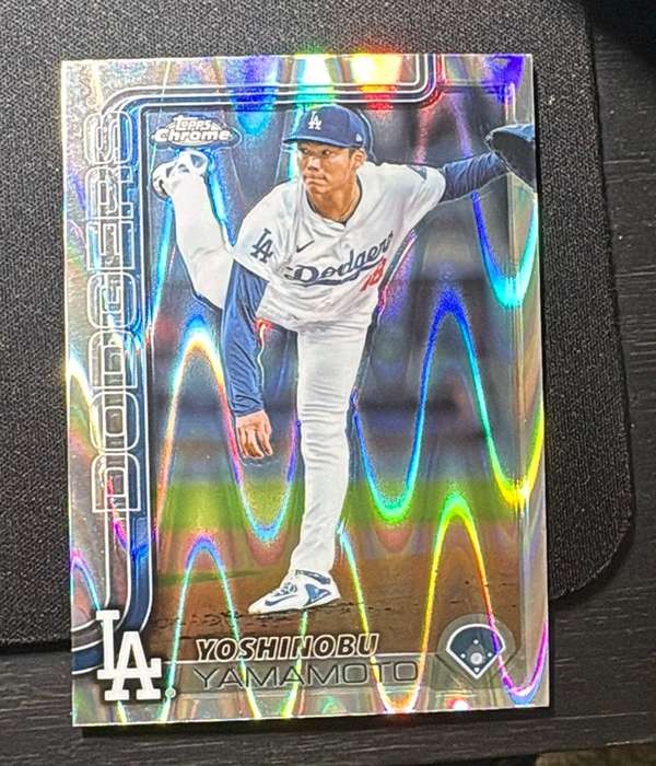 2025 Topps Chrome - Raywave Refractors #179 Yoshinobu Yamamoto