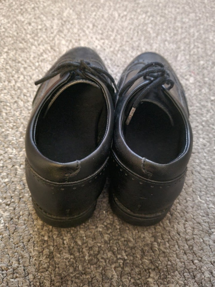 Girls leather shoes Clarks size 2.5 UK eBay