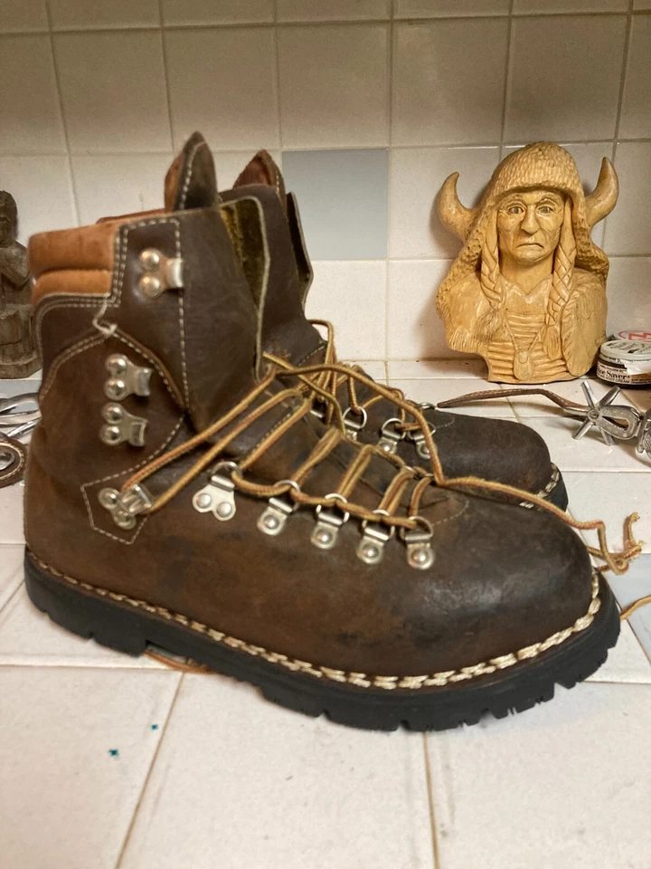 THOM MCAN DISTRESSED BROWN VINTAGE LEATHER ENGINEER MOUNTAINEER HIKING BOOTS 8 D - Image 2 of 4