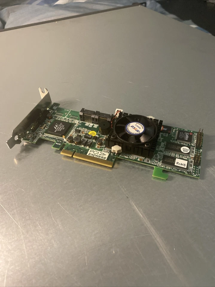 Tarjeta controladora RAID SATA II (3,0 Gb/s) v1.2 Areca ARC-1220 4 puertos PCI-Express x8 Foto 2 de 3