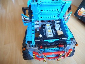 LEGO Technic 6x6 All Terrain Tow Truck with Box (Lego No: 42070)