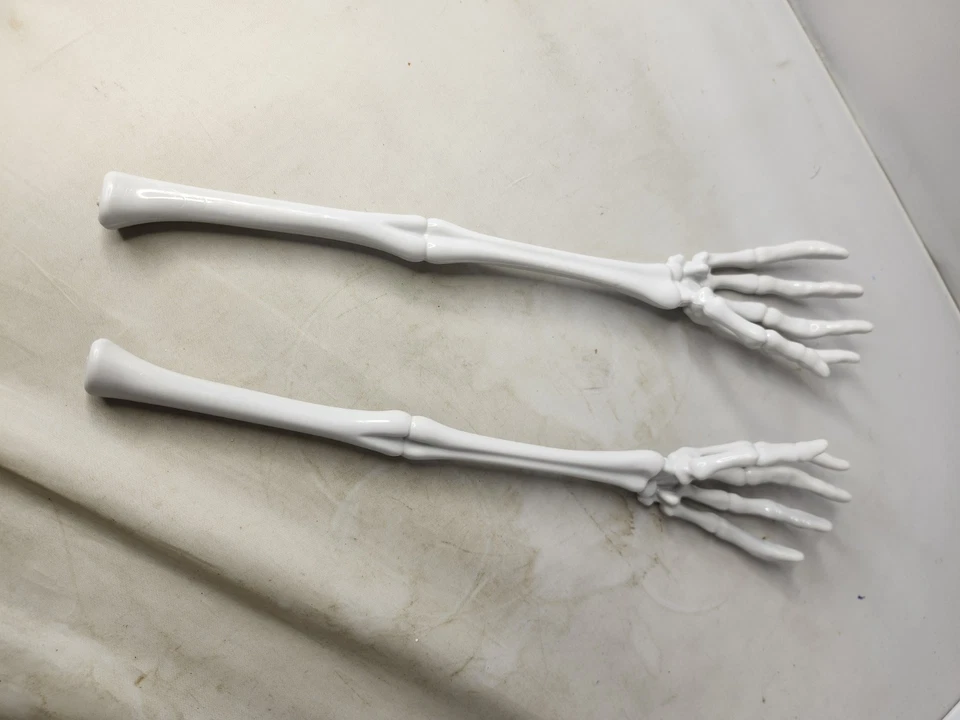 Pinzas para ensalada con brazos de hueso esqueleto utensilio de cocina 13" decoración de fiesta de Halloween Foto 4 de 4