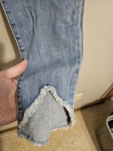 Chico's Womens Pull on Slimming Jegging Ankle Jeans Raw Tulip Frayed Hem Size 6R - Picture 3 of 8