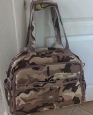 Borsa da viaggio LUG Pontoon Weekender beige mimetica sabbia con manico trolley