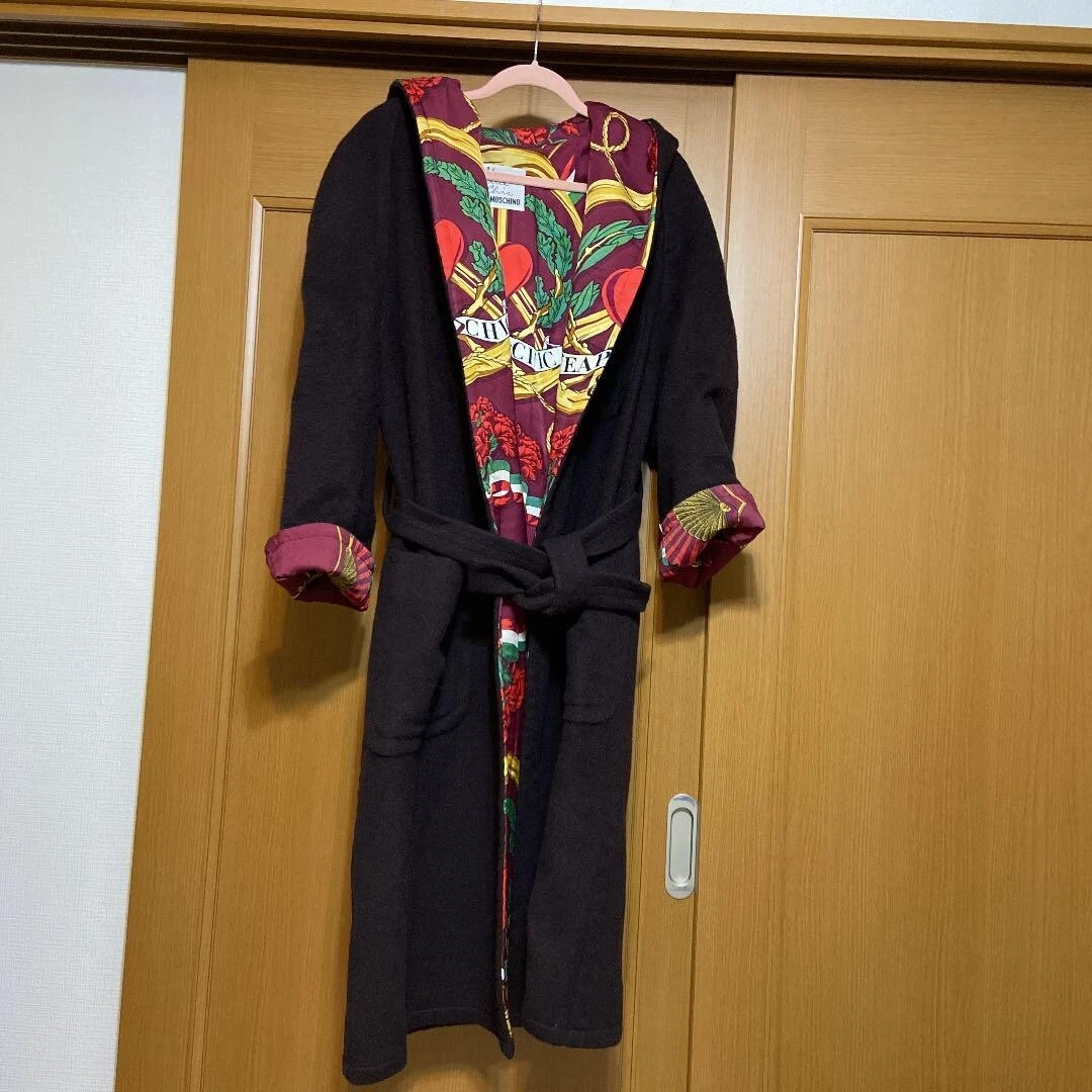 Cappotto lungo Moschino economico e chic fodera sciarpa stampa all over vestito taglia L