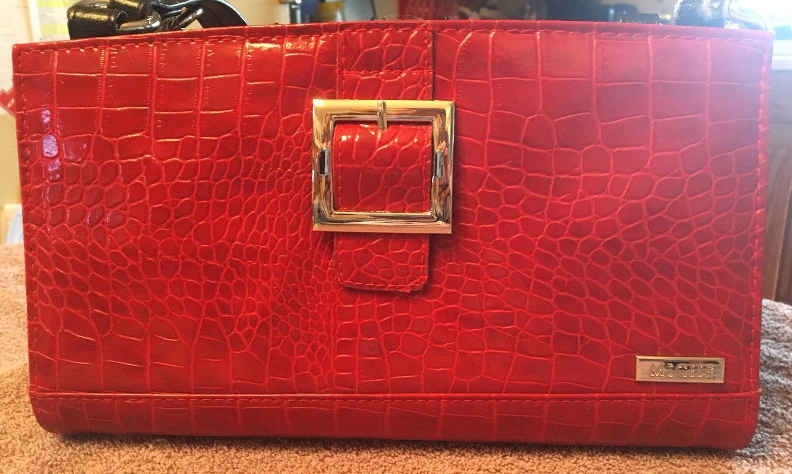 ***NWOT*** Classic Buckle Red Crocodile Look Leather Shell ONLY (ss) (B8)