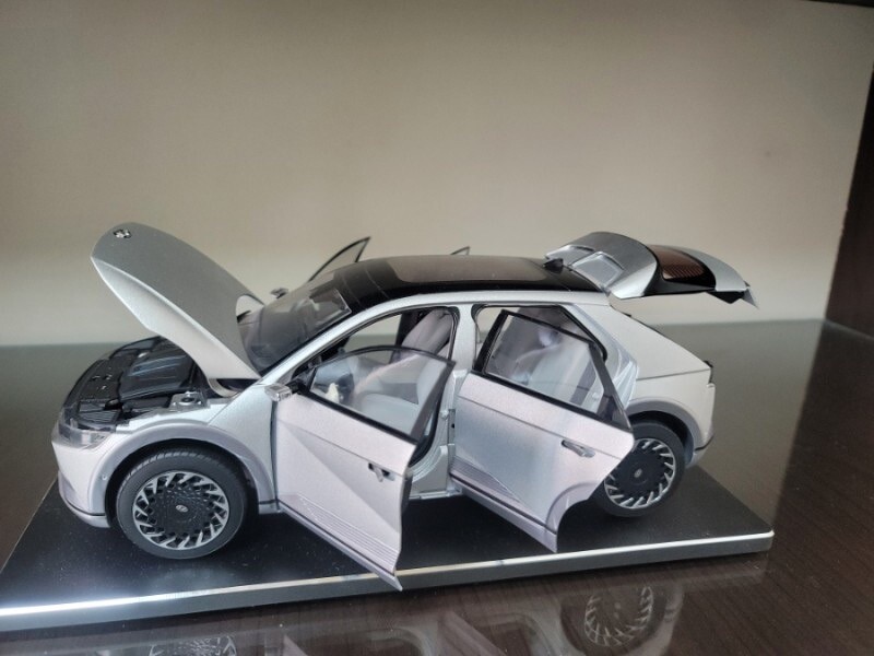 Hyundai IONIQ 5 matte Gold 1:18 Diecast | eBay