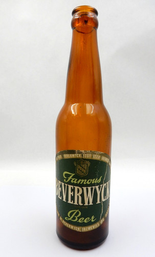 VINTAGE FAMOUS BEVERWYCK BEER BROWN BOTTLE 12 OZ EMPTY ALBANY NY 44 ON BOTTOM