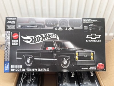 Hot Wheels HW MATTEL BRICK SHOP 83 CHEVY SILVERADO BLACK 1:32
