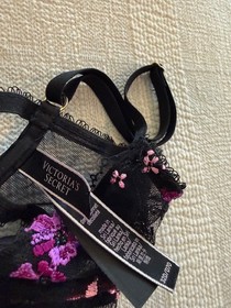 Victoria's Secret unlined 32D BRA SET purple black pink floral medium thong
