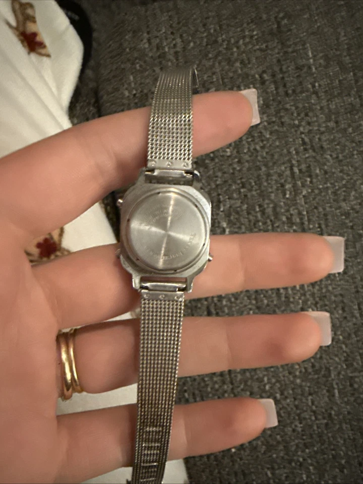 Reloj Pulsera Texas Instruments Para Mujer Digital Tono Plateado Cuarzo-Alarma  Foto 3 de 4