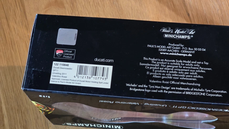 1/12 Minichamps VALENTINO ROSSI Ducati Desmosedici GP11 Unveiling 122110846 Foto 3 de 3