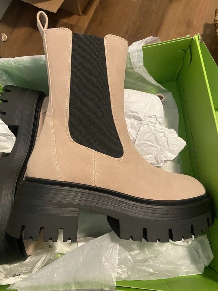 NEW Call it Spring Dafneyy Lug Chelsea Boot sz 9 - Image 4 of 4