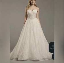 Elegant Strapless Lace Gown