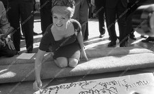 8b03-083 Debbie Reynolds puts hands feet in cement Chinese Theatre 8b03-083 8b03