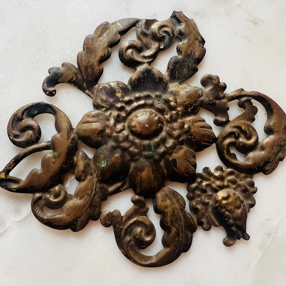"Antiguo montaje de muebles de latón dorado ornamentado - estilo rococó floral - 6,25"" x 5""" Foto 3 de 4