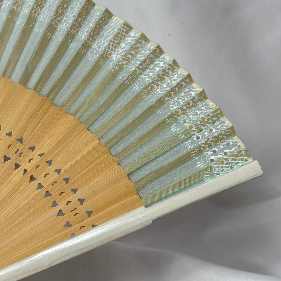 20 世纪 60 年代 - 70 年代青瓷丝绸扇穿孔竹棒白色绘画护卫 — 第 3/4 张图片