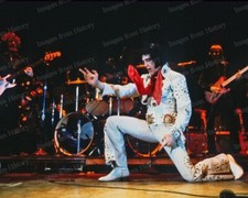 8x10 Print Elvis Presley Performing on Stage in 1975 #GIB