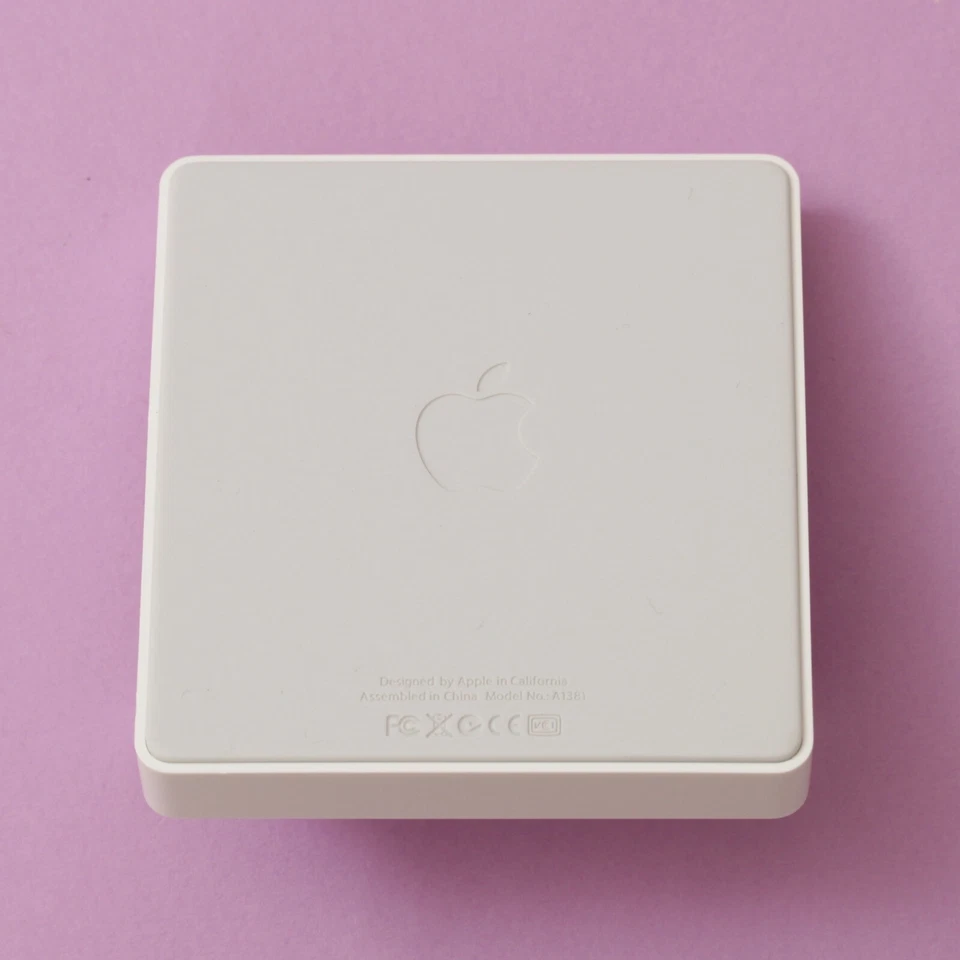 Genuine Apple iPad 2 (2nd Generation) 30-Pin Charging Dock Stand [A1381] - Image 4 of 4